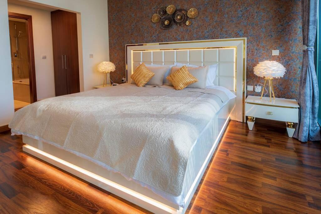 First Class 3Br With Full Burj Khalifa And Fountain View Dubai Exterior photo